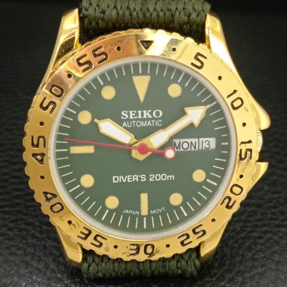 Vintage 1981 Seiko Diver Automatic Mens Gold Watch W/daydate & Green accents - Picture 4 of 9